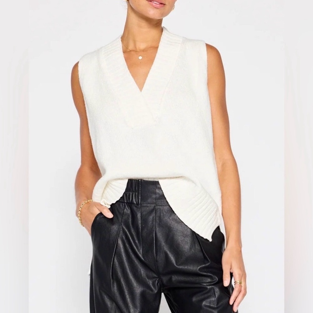 Brochu Walker Cream V-Neck Sleeveless Knit Top